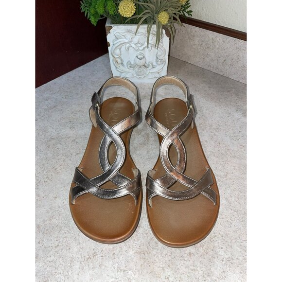 Soul Naturalizer Solo Metallic Cross Strap Sandals Size 8 Adjustable Buckle Soft - Picture 2 of 8